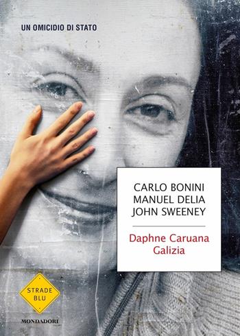 Daphne Caruana Galizia. Un omicidio di Stato - Carlo Bonini, Manuel Delia, John Sweeney - Libro Mondadori 2020, Strade blu | libraccio.click