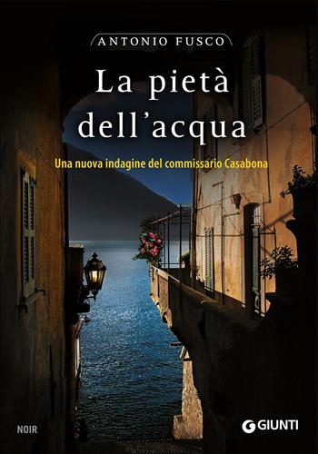 La pietà dell'acqua. Una nuova indagine del commissario Casabona - Antonio Fusco - Libro Giunti Editore 2015, M | libraccio.click