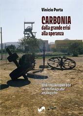 Carbonia, dalla grande crisi alla speranza. Una metamorfosi in 184 fotografie analogiche. Ediz. illustrata