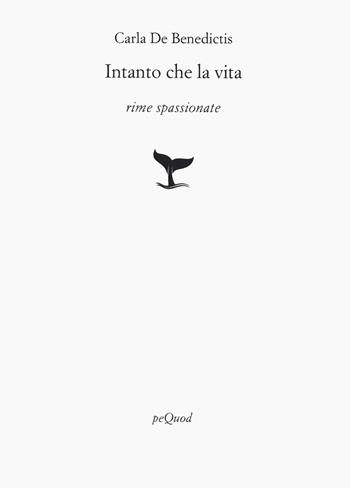 Intanto che la vita - Carla De Benedictis - Libro Pequod 2023, Rive | libraccio.click