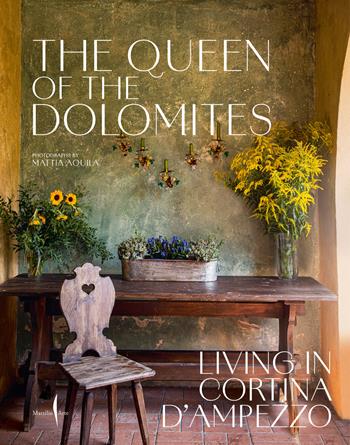 The queen of the Dolomites. Living in Cortina d’Ampezzo. Ediz. illustrata - Servane Giol - Libro Marsilio Arte 2024 | libraccio.click
