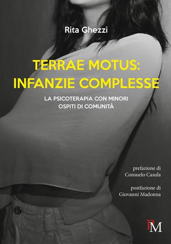 Terrae motus: infanzie complesse. La psicoterapia con minori ospiti di comunità - Rita Ghezzi - Libro PM edizioni 2023 | libraccio.click