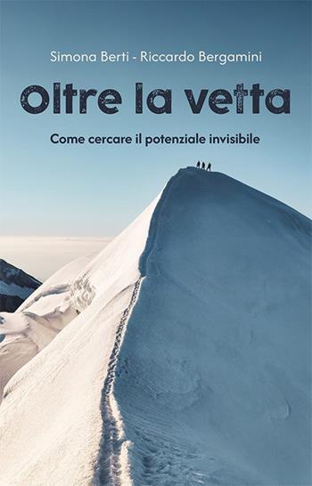 Oltre la vetta. Come cercare il potenziale invisibile - Simona Berti, Riccardo Bergamini - Libro SimplyBook 2026 | libraccio.click